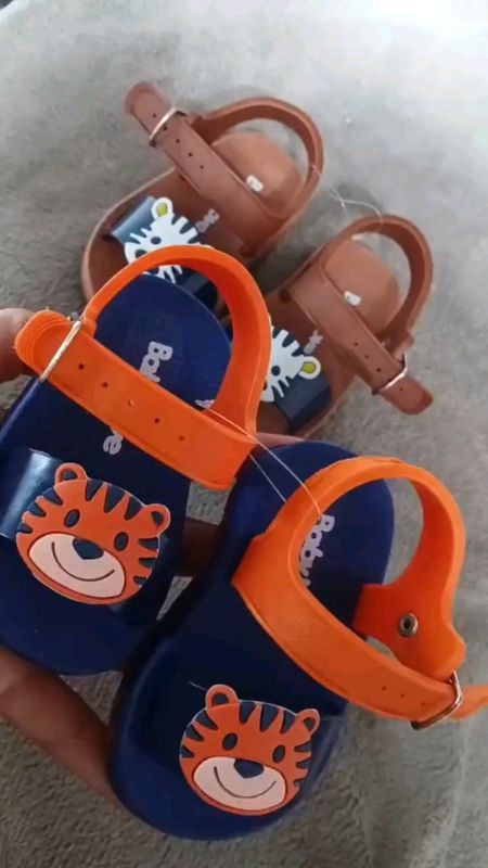 Kit 2 Pares Sandália e Chinelo Papete Infantil #sandalia #kitsandalia #chinelo
