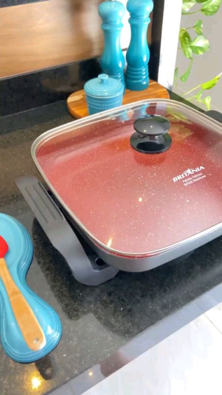 ✨ Panela Elétrica Britânia 2L – Praticidade que transforma sua cozinha! ✨ Prepare refeições rápidas e deliciosas com a Panela Elétrica Britânia BPE02A