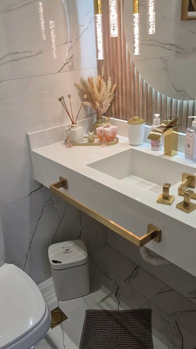 Transforme seu banheiro com elegância! ✨ Kit de acessórios dourado  #AcessóriosDourados#banheiro#acessorios#dourado#portatoalha