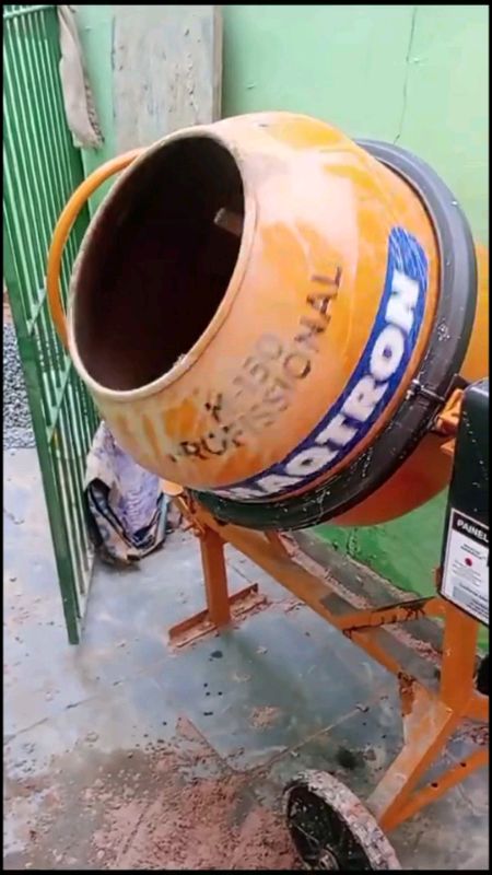 Produção ágil com a #Betoneira 150L motor 1/2CV 220V com #chavedeSegurança ideal para #construção #obra e preparo eficiente de #concreto!