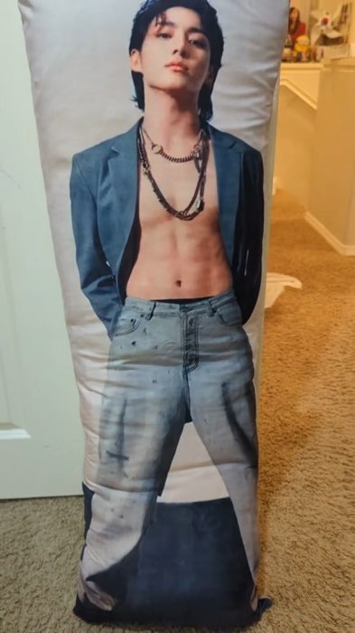 Travesseiro de corpo BTS super fofinho e confortável! Perfeito para Army #bts  #Army #Kpop #TravesseiroBTS #BT21 #jungkook
