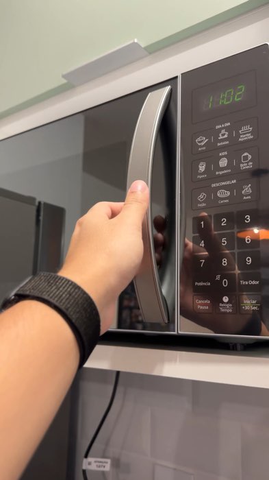 Que tal um micro-ondas da Mondial para a sua cozinha? Esse modelo espelhado dá um um tom elegante ao ambiente!