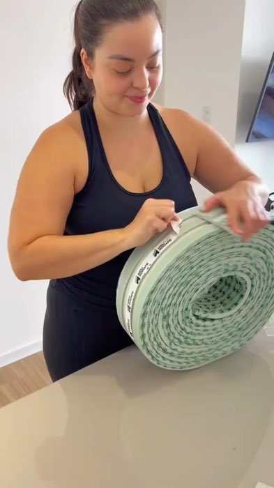Revestimento ripado autocolante em EVA flexível: renove seu ambiente com praticidade e estilo moderno. ✨ #Decoracao #Revestimento #CasaModerna #diy