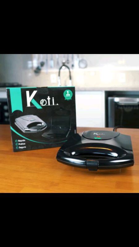 Sanduicheira Grill Elétrica 750W Antiaderente Koti Preta Faz 2 Sanduíches Rápido 110V ou 220V#viral #sanduicheira #koti #sanduiche #grill #promocao