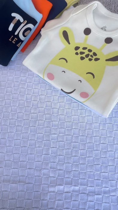 Conjunto de roupa para bebê manga curta feito em algodão. Estampas lindas e divertidas para seu pequenino! #conjuntodebebe #enxoval #roupa #Roupinha