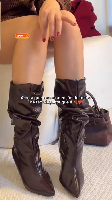 ￼Bota Feminina Cano Enrugado Slouchy Médio Salto Fino Alto Bico Fino #elegante  Charlote GiGiL #BotaFeminina #canoenrugado #botabicofino #modafeminina