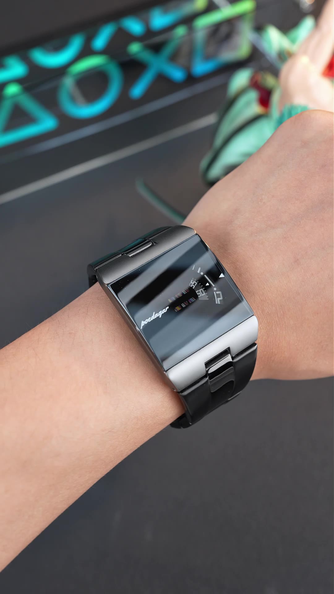 Latest trendy look with precise quartz movement.Shiny steel band easy to match daily clothes.#NewArrival #SteelWatch #MenQuartz