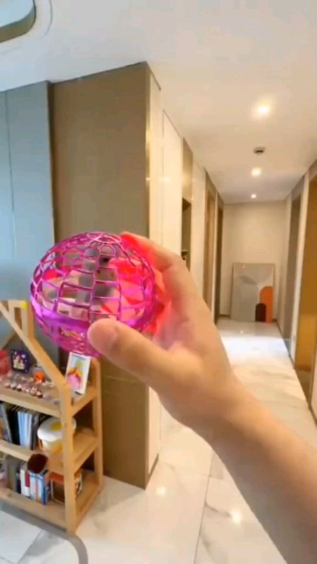 brinquedo mágico que volta para suas mãos! 🛸💫 #BolaVoadora #UFOBoomerang #BrinquedoLED #DiversaoGarantida #brinquedoinfantil