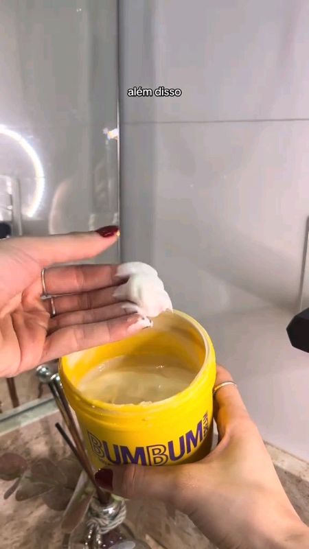 Creme anti-estrias e anti-celulite🤩#bumbumlisinho #PeleLisa #pelebonita #glownapele #pele #PeleMacia #antiestrias #anticelulite #cremeparapele