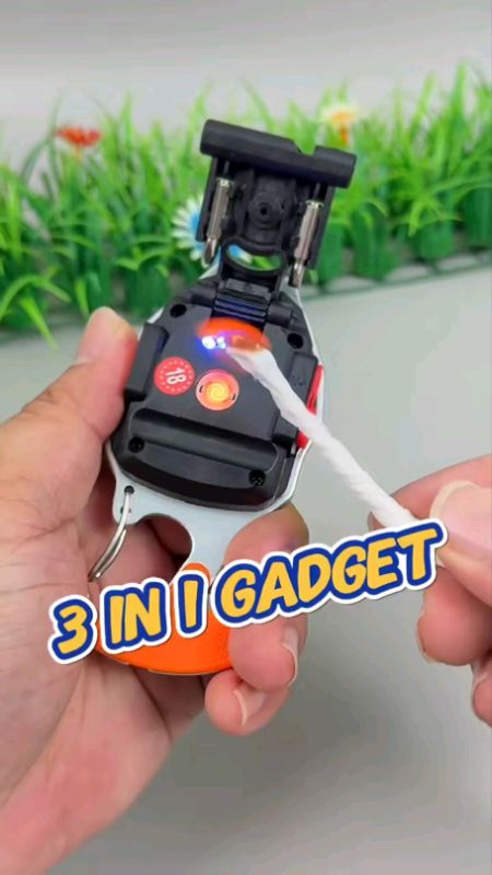 acessório 3 em 1 = lanterna, acendedor de cigarro e vem com 2 mini chave de ferramenta #utilidade #multifuncional #portatil chaveiro de emergência.