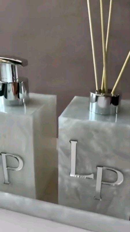 Kit lavabo personalizado incluindo saboneteira, difusor e bandeja #lavabo #saboneteira