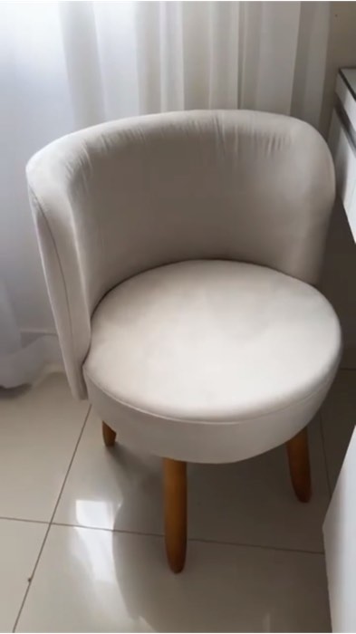 Cadeira Orgânica LUNAR cor Bege, sala de jantar, espaço de beleza. #cadeira #cadeiraorganica #shopeevideos