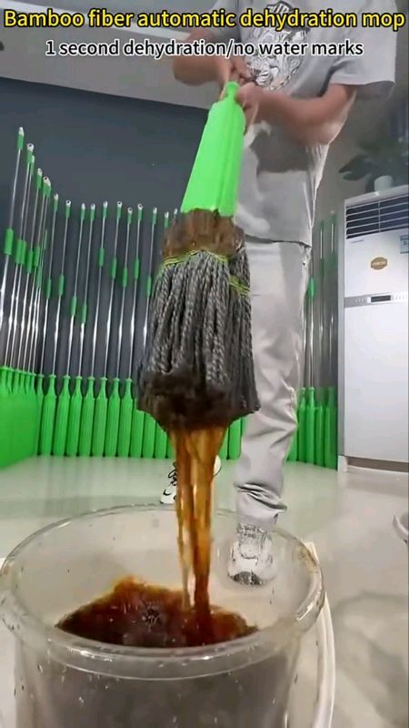 Esfregão Mop Giratório 2 em 1 com sistema de desidratação ideal para piso e azulejo#mop #esfregão #azulejo
