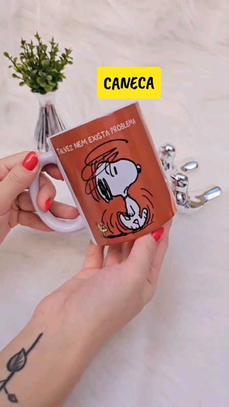 Caneca de porcelana com nome Snoopy #caneca #canecasnoopy #canecaporcelana #canecapersonalisada #canecadivertida #caneca
