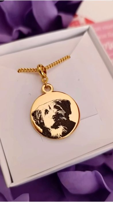 Quem aí não gostaria de homenagear um amiguinho tão querido né? 🐶 🐾 #dog #cat #colar #medalha #cachorro #gato #compre #homenagem