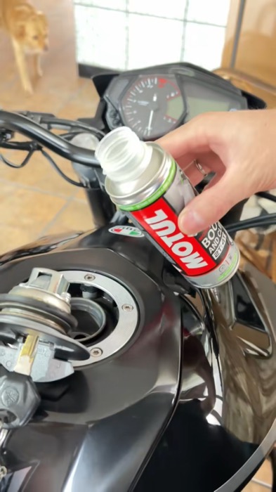 Aditivo Boost And Clean Motul 200ml #motul #aditivodecombustivel #boostandclean #cuidadocomocarro #dicasautomotivas #produtosautomotivos #carros