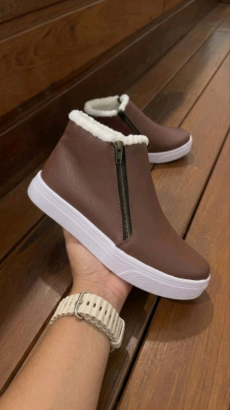 Tênis Botinha Feminino Cano Curto Com Pelo Forrado inverno #tenis #tenisbotinha #botinhafeminina #botacanocurto #botaforrada #botapeluciada