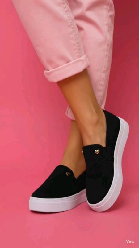 Slip on feminino plataforma baixa com detalhe dourado #slipon #SlipOnFeminino #SlipOnPlataforma #calçadofeminino #modafeminina