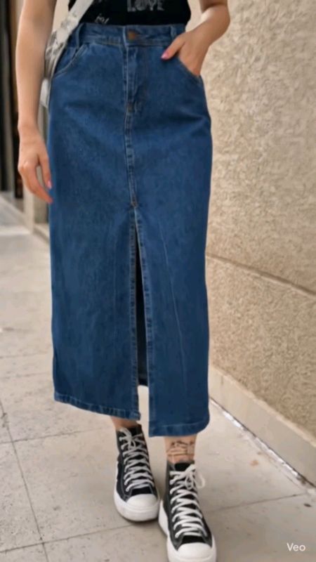 Saia jeans cintura alta fenda no meio casual elegante #SaiaComAbertura #SaiaJeans #modafeminina#saiafendanomeio